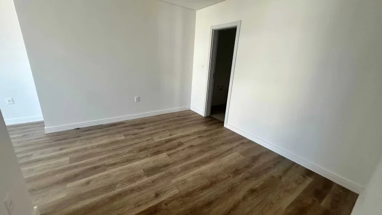 Imagem Apartamento com 4 dormitórios sendo 2 suítes e 1 vaga de garagem em São José/SC