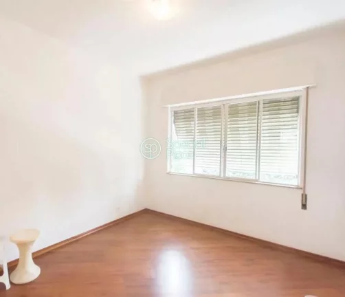 Imagem Apartamento com 140m², 3 dormitórios, ampla sala e 1 vaga. O imóvel possui armário embutido, ár...