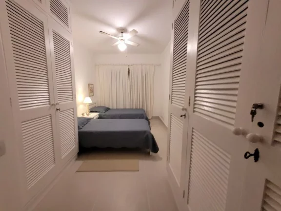 Imagem PITANGUEIRAS – UMA QUADRA DO MAR, MARAVILHOSO APTO REFORMADO, DECORADO, 02 VAGAS DE GARA