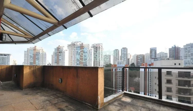 Imagem Amplo apartamento à venda com 6 quartos, sendo 3 suítes, e 6 banheiros no total. Este apartamento ...