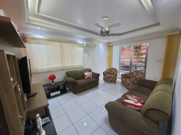 Imagem Casa dormitórios com ampla garagem na Vila Tupi em Praia Grande