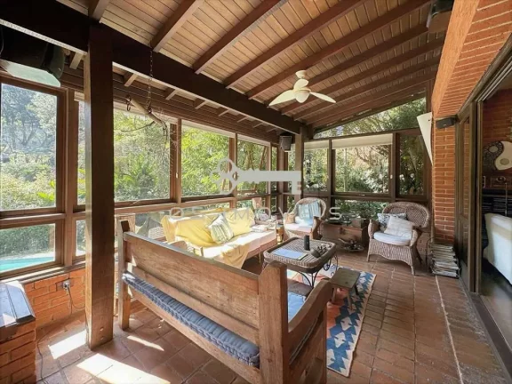 Imagem Grande casa na Fazendinha Granja Viana com 4 dorms/1suíte, piscina, gourmet
