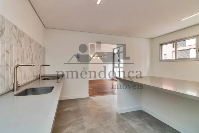 Imagem Apartamento reformado com 267m², 3 suítes e 2 vagas de garagem a venda no Paraíso.
