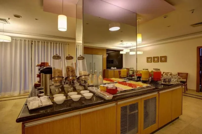 Imagem Flat disponível para locação no Quality Suites Oscar Freire em Pinheiros, com 32m², 1 dormitório e 1 vaga