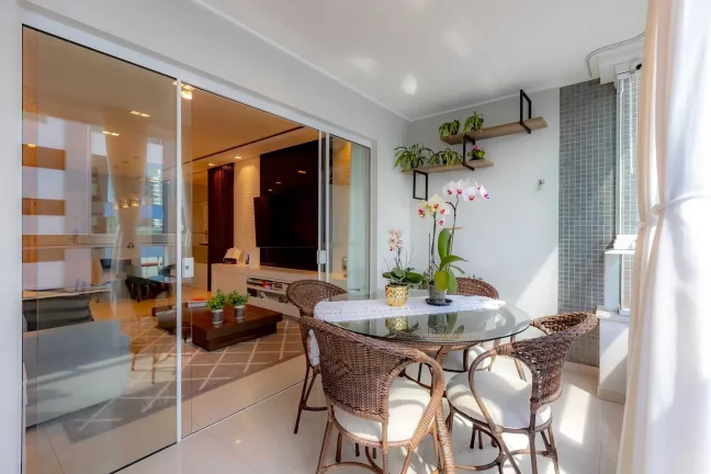 Imagem Apartamento com 2 demi suítes e 1 suíte, 2 vagas de garagem no Centro de Balneário Camboriú