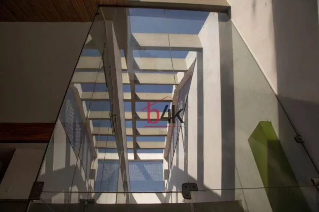 Imagem Casa para locação e/ou venda em Moema. 200m², 4 quartos, 4 banheiros e 3 pavimentos. na rua Maturi, 55.