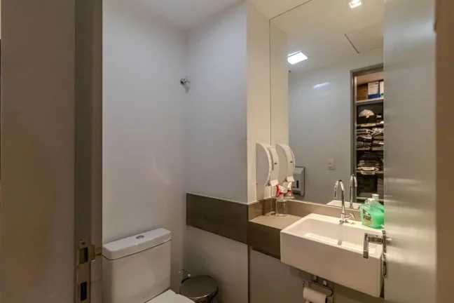 Imagem Sala Comercial para Venda em Rio de Janeiro, Barra Olímpica, 1 banheiro, 1 vaga