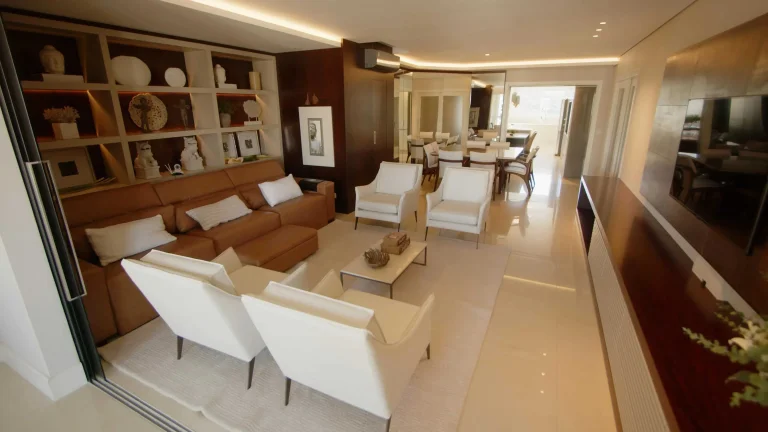 Imagem Apartamento mobiliado com 4 suítes e 3 vagas de garagem na Praia Brava em Itajaí/SC