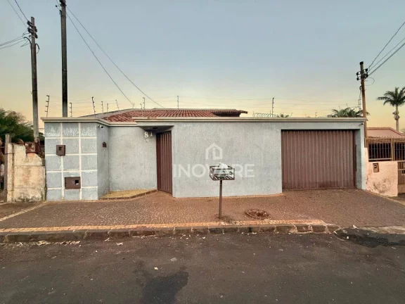Imagem Casa com 4 dormitórios à venda, 183 m² por R$ 400.000,00 - Setor Central - Itumbiara/GO