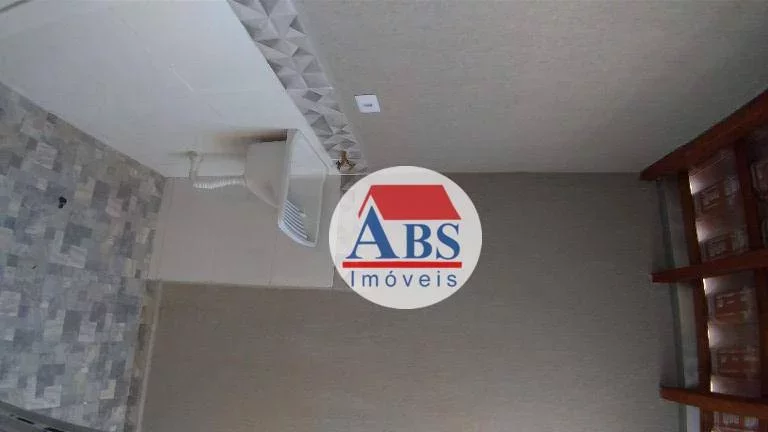 Imagem Casa Sobreposta Alta com Sacada