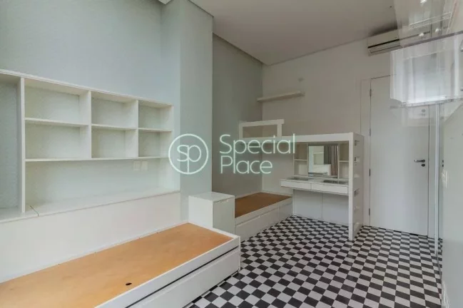 Imagem Apartamento com 217m² em Perdizes Living amplo com lareira, com caixilhos do piso ao teto, muito cl...