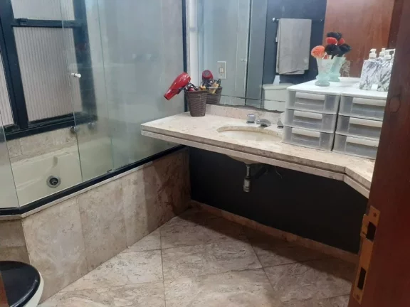 Imagem Apartamento de Luxo no Itaim Bibi: 4 Quartos, 2 Suítes, 3 Banheiros, 3 Vagas - 181m² - São Paulo-SP