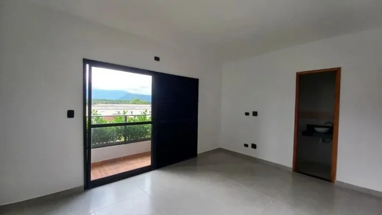 Imagem Casa para Venda em Praia Grande, Caiçara, 3 dormitórios, 1 suíte, 2 banheiros, 1 vaga