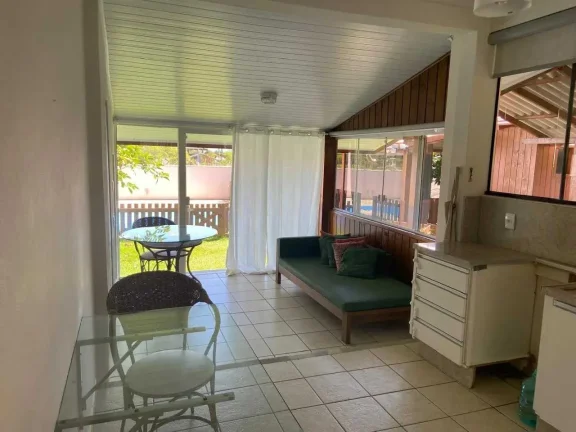 Imagem Apartamento com 3 dormitórios sendo 2 suítes e 2 vagas de garagem em Balneário Camboriú/SC