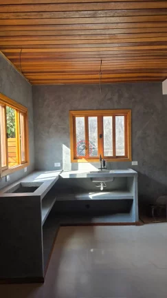 Imagem CASAS SOBRADO 2 SUITES NOVAS COM 83MT²DE AREA, 1 GARAGEM LAVANDERIA QUINTAL INDEPENDENTE COM DECK,SALACOZINHA EM AMBIENTE ABERTO