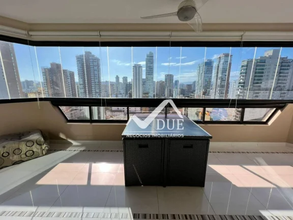 Imagem Excelente cobertura totalmente reformada à venda no bairro do Embaré - Santos, 350 m² de área útil.