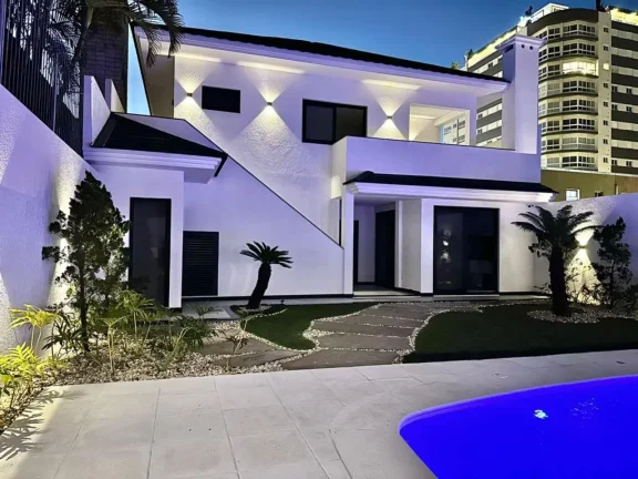 Imagem Sobrado 5 Dormitórios - Bairro Atlantida