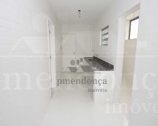 Imagem Apartamento totalmente reformado, living com porcelanato, 3 dormitórios, sendo 1 suíte, ambos no c...