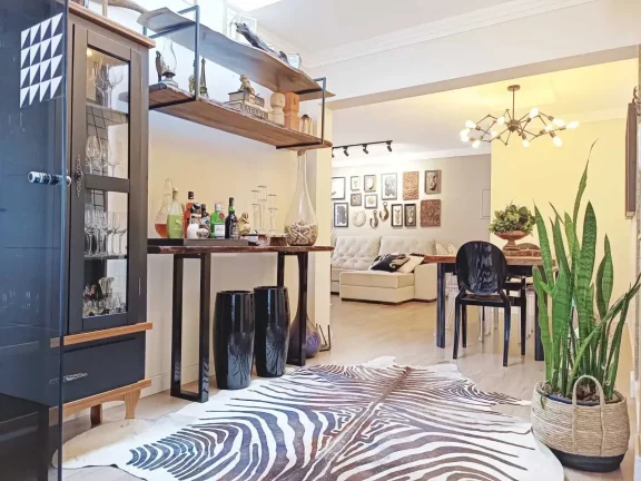 Imagem Apartamento com 3 dormitórios e 2 vagas no centro de Balneário Camboriú