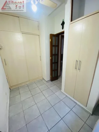 Imagem Casa para locação em Praia Grande-SP, no bairro Tupi: 3 quartos, 1 suíte, 1 sala, 2 banheiros, 4 vagas de garagem, 250m².