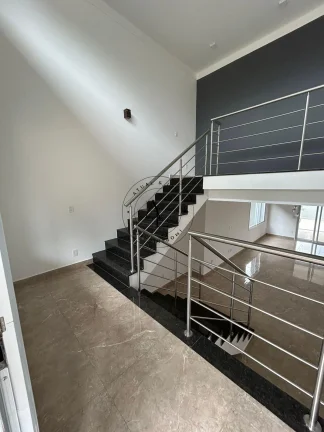 Imagem Casa Elegante em Condomínio Fechado em Valinhos: Conforto, Segurança e Qualidade de Vida!