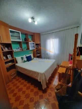Imagem Sobrado com com 141 m² de área construída em terreno de 5x25. Dispõe de 3 dormitórios, sendo 1 ...