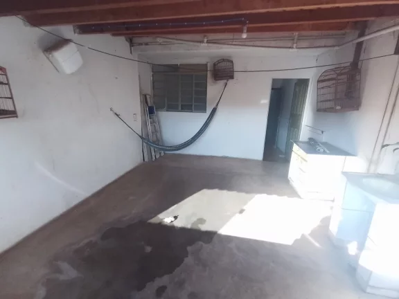 Imagem Descubra o conforto e a praticidade de viver no bairro Zilah Spósito, em Belo Horizonte! Esta casa encantadora oferece 200m² de área útil, distribuídos em ambientes amplos e bem iluminados, perfeitos