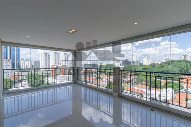 Imagem Apartamento espaçoso com 4 quartos sendo 3 suítes e 4 vagas, 244m²
