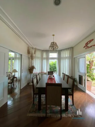 Imagem Melville Belíssima Casa de Esquina de 462m² com 4 Suítes e 6 Vagas de Garagem