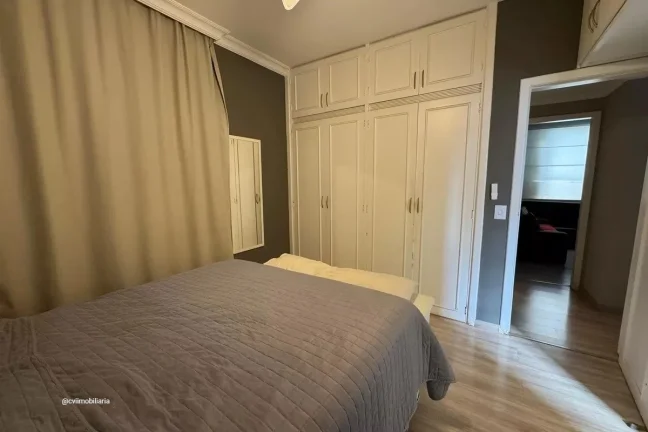 Imagem Este espaçoso apartamento oferece o conforto e a conveniência que você procura. Com um total de t...