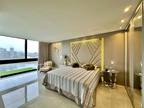 Imagem Casa em Condominio 6 Dormitórios - Bairro Centro