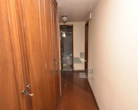 Imagem Amplo apartamento de 186m², planta original com 4 dts, sendo que abriu um para o living, 3 dormitó...