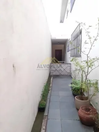 Imagem Sobrado Impecável com 3 Dormitórios e Charme Inaualável!