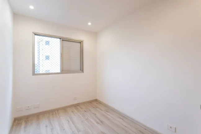 Imagem Apartamento 139M² Reformado, 4Q, 1 Suíte, 2 Banheiros, 2 Vagas, Varanda, Lavabo, Piscina, Salão de Festas e Jogos, Quadra, Portaria 24h, Sol da Manhã.