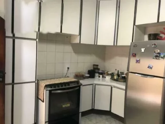 Imagem Sobrado com 3 Quartos e 3 banheiros à Venda, 237 m² por R$ 650.000