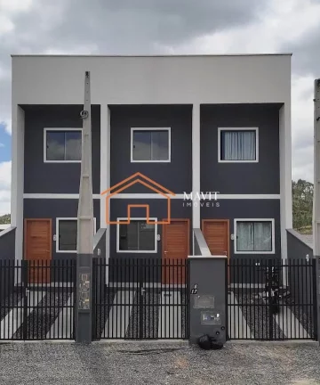 Imperdível! Casa à venda em Joinville-SC, bairro Nova Brasília. 2 quartos, 1 sala, 2 banheiros, 1 vaga de garagem. Aproveite!