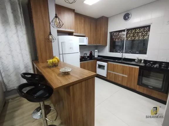 Imagem Casa em Condomínio à Venda em Cotia-SP, com 3 Quartos sendo 1 Suíte, 2 Salas, 3 Banheiros, 2 Vagas, 86m².