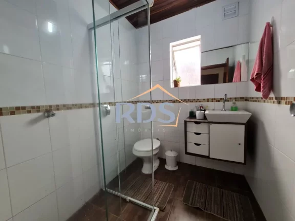 Imagem Oportunidade única, casa com 4 suítes, 5 vagas e piscina.
