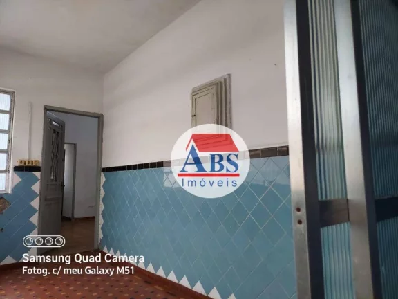 Imagem casa com duas lojas e uma edícula