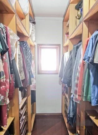 Imagem Casa à venda no City América São Paulo SP com 5 suítes, 8 banheiros e amplo quintal.