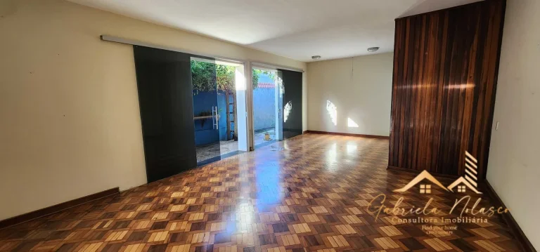 Imagem Linda Casa no centro de Mogi Mirim com 4 dormitórios