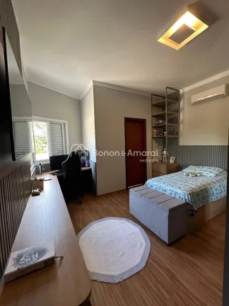 Imagem Esta casa impecável no Condomínio Fiorella em Valinhos oferece um ambiente extremamente arejado e ...