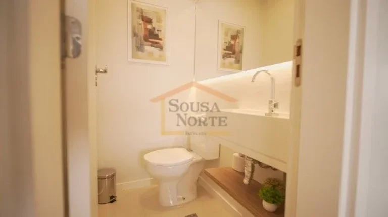 Imagem Apartamento com 135m², em andar alto, com vista livre e ótima iluminação natural. Possui 3 dormi...