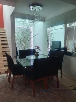 Imagem Sobrado com piscina para Venda com 3 dormitórios, 4 vagas, 220m², Vila Assunção em Santo André