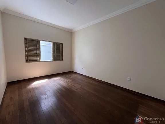 Imagem Casa à Venda no Centro de Patos de Minas – 3 Quartos, Suíte e 330m² de Conforto