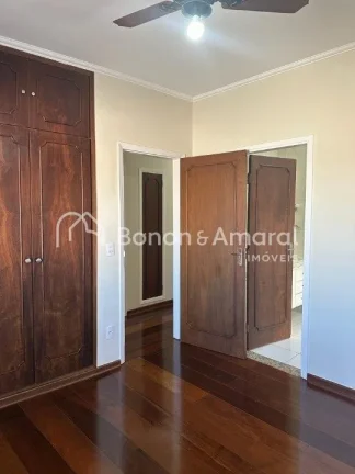 Imagem Imóvel com excelente acabamento, estrutura sólida e totalmente reformado. Com 3 dormitórios, todo...