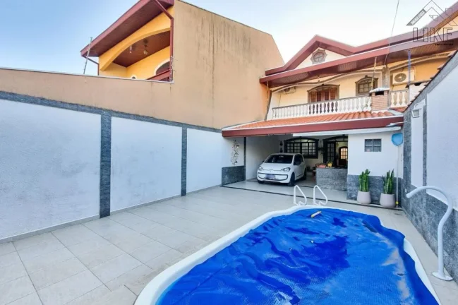 Imagem Casa com Piscina e Churraqueira na Zona Sul