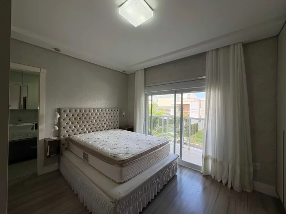 Imagem Casa mobiliada no Condomínio Caledônia com 4 suítes e 4 vagas de garagem em Camboriú
