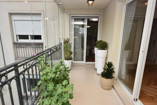 Imagem Excelente apartamento de alto padrão com 292 m² bem distribuídos, decorado de forma clean e harmo...