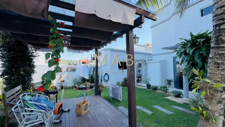 Imagem Imperdível Casa à Venda: 4 Quartos, 4 Suítes, 1 Sala, 5 Banheiros, 3 Vagas de Garagem em Ingleses do Rio Vermelho, Florianópolis-SC!
